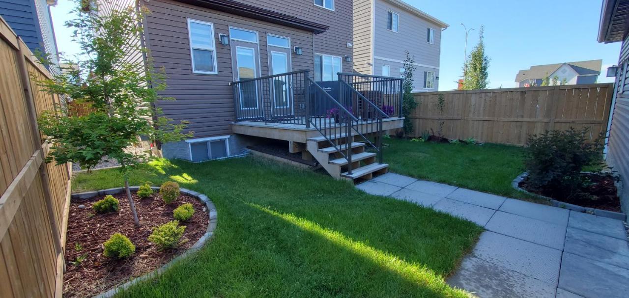Delightful 1-Bedroom Private Suite In A New Home Calgary Luaran gambar