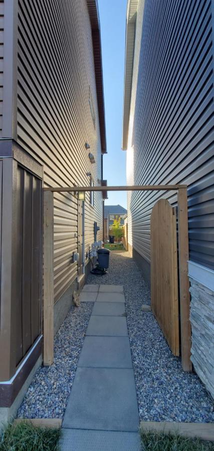 Delightful 1-Bedroom Private Suite In A New Home Calgary Luaran gambar