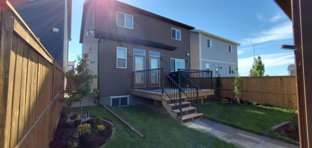 Delightful 1-Bedroom Private Suite In A New Home Calgary Luaran gambar