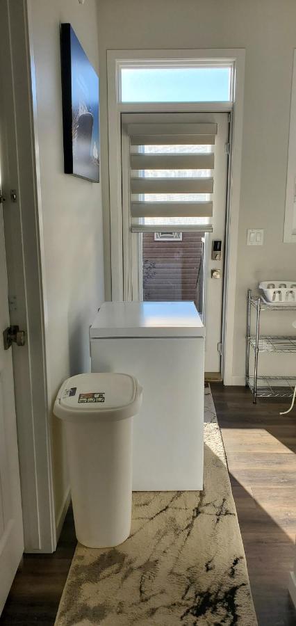 Delightful 1-Bedroom Private Suite In A New Home Calgary Luaran gambar