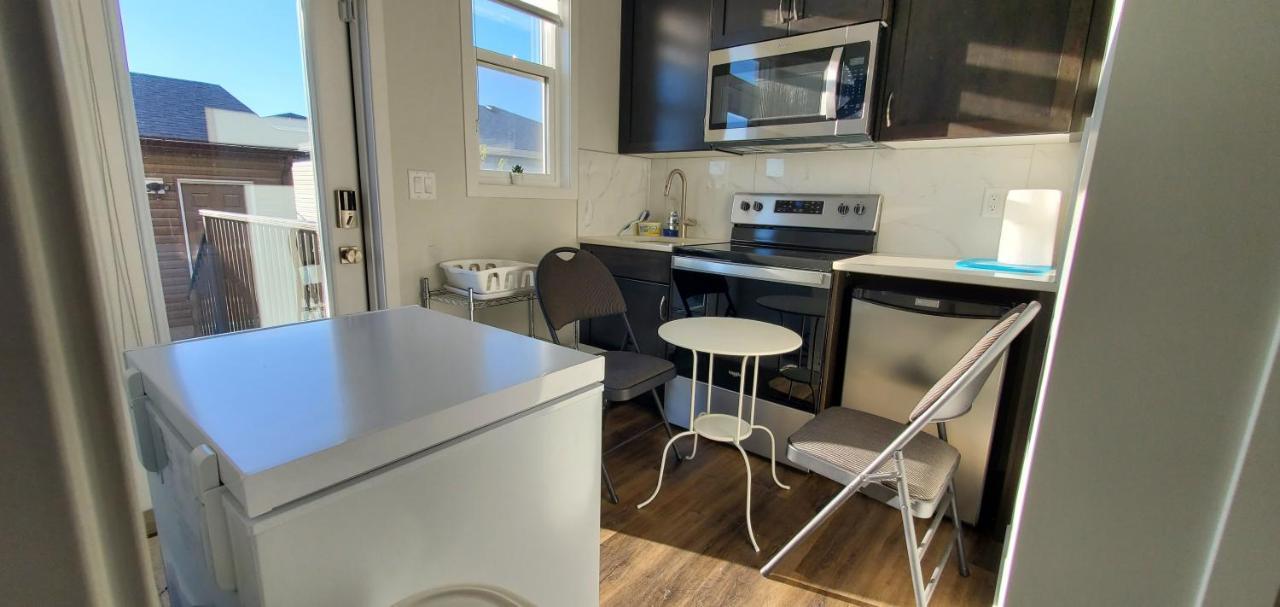 Delightful 1-Bedroom Private Suite In A New Home Calgary Luaran gambar
