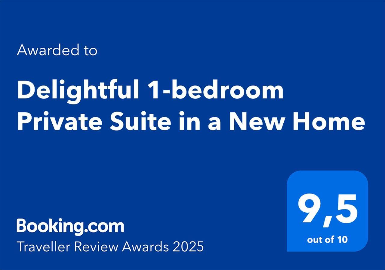 Delightful 1-Bedroom Private Suite In A New Home Calgary Luaran gambar